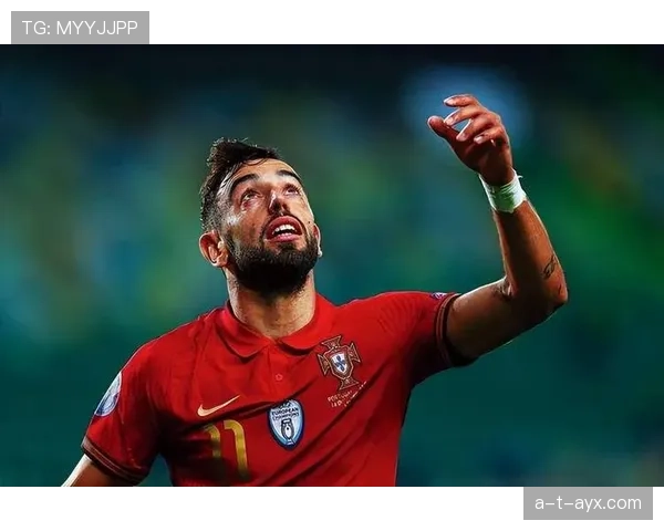 卡瓦尼无球跑动激活进攻体系，诠释现代前锋战术新价值