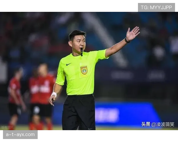 国际足球联合会宣布新规则,提升主裁判执法透明度将有助于比赛公平性提升 国际足球联合会宣布新规则,提升主裁判执法透明度将有助于比赛公平性提升