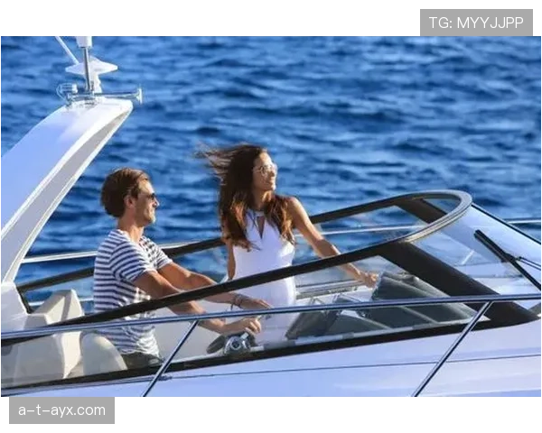 苏亚雷斯训练完回家路上顺手买了艘游艇